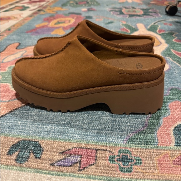 UGG Women's Tan Mules - Picture 7 of 9
